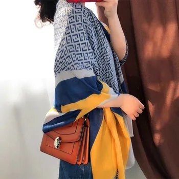  2021 луксозен брендовый копринен шал дамски лятна корейската версия на жълти и сини надписи с отстрочкой, дълга солнцезащитная шал за почивка