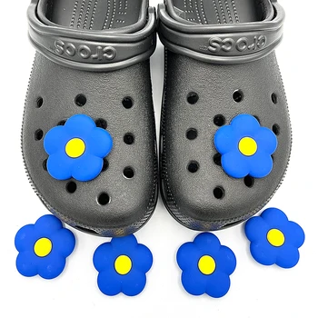  2022 Нова Мода Клайн Синьо Цвете Големи Клечки За Обувки Твърда Пластмаса Смола Бижута За Обувки За Жени Крокодил Окачване Сабо Аксесоари