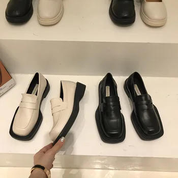 Брендовый Дизайн, женски лоферы на платформата и не сужающемся надолу масивна ток в британския стил, 2021 г., обувки от лачена Кожа с квадратни пръсти в готически стил, дамски бели обувки